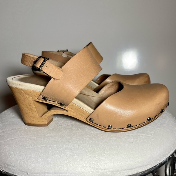 Dansko Shoes - Dansko Swedish Clogs, tan leather size 6